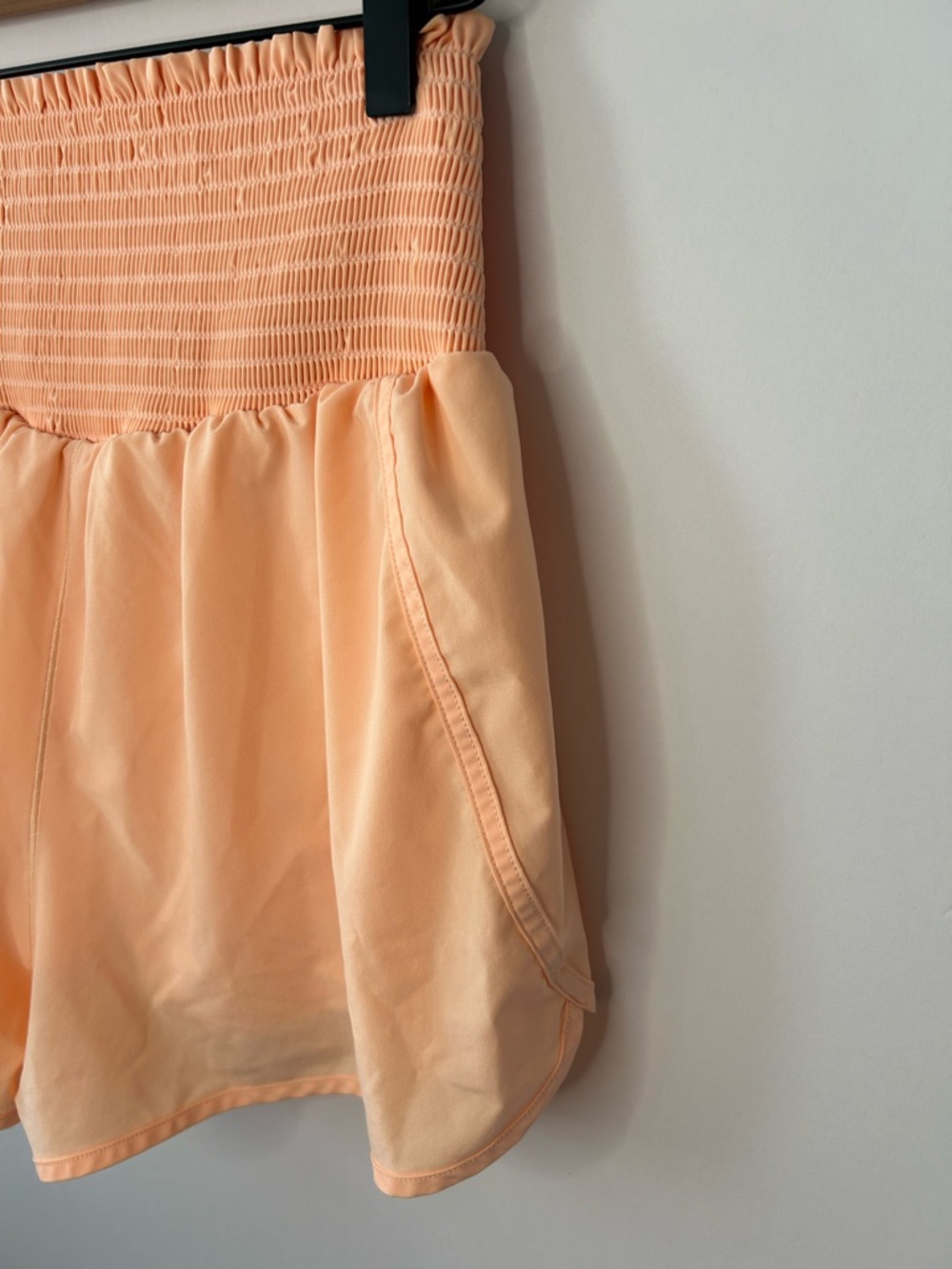 Offline by Aerie Women’s Peach High Waisted Smocked Flowy Shorts, Size Large - Picture 7 of 9